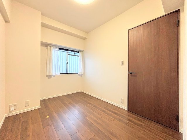 アークハイム東戸塚の洋室|◆気持ちの良い風が室内へ入り込む居室。家具を配置しても広々ご利用いただけます！！
