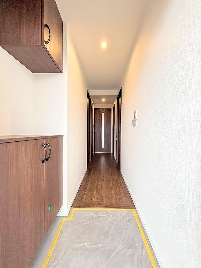 アークハイム東戸塚の玄関|◆明るい玄関です！散らかりやすい玄関もスッキリする大容量のシューズボックス付き。
