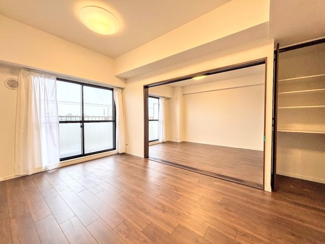 アークハイム東戸塚の居間・リビング|◆リビングは一日中太陽の光が射し込みます。家族が集まる空間は、自然と笑顔が溢れます！
