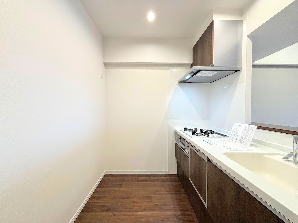 アークハイム東戸塚のキッチン|◆デザイン性と機能性を兼ね備えたキッチンです。リビングスペースとの一体感が生まれ、広々空間を演出してくれます。
