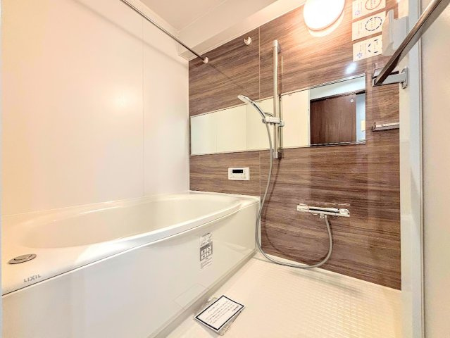 アークハイム東戸塚の浴室|◆お子様と一緒にバスタイムを楽しめる広々空間。浴室乾燥機付で心地よいバスタイムを実現します。
