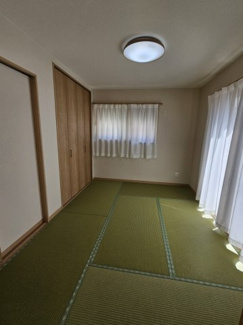 【和室】 | 中山道のおしゃれな家 | リビング横の和室です。傷みにくい和紙畳です！