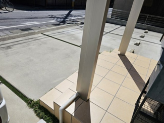 【駐車場】 | 中山道のおしゃれな家 | 並列で停められる駐車場です