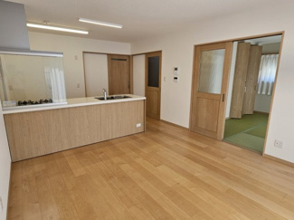 【居間・リビング】 | 中山道のおしゃれな家 | 横には和室があります。