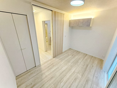 【洋室】 | 春日町1丁目、中古戸建て | 【現地写真】
1階洋室♪
収納付き♪