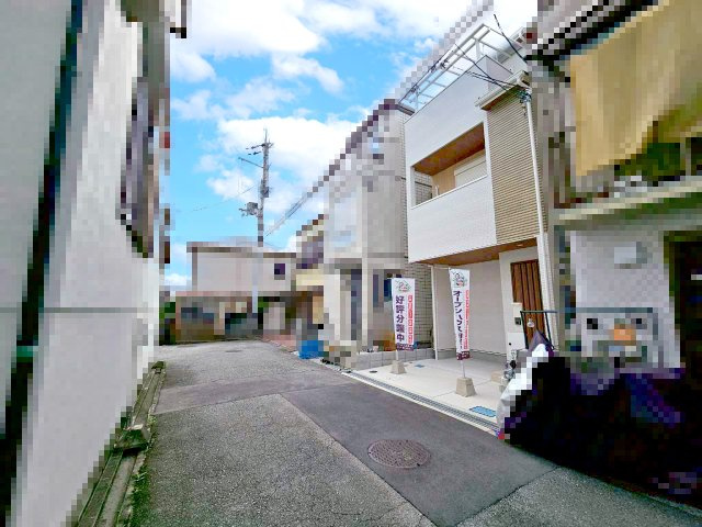 【前面道路含む現地写真】 | 春日町1丁目、中古戸建て | 【現地写真】
・前面道路4ｍ以上♪