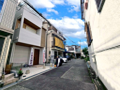 【前面道路含む現地写真】 | 春日町1丁目、中古戸建て | 【現地写真】
・前面道路4ｍ以上♪