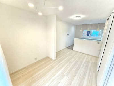 【居間・リビング】 | 春日町1丁目、中古戸建て | 【現地写真】
リビング♪
日当たり良好！