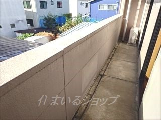 広島市安佐北区深川２丁目のアパートのバルコニー