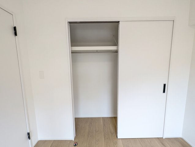 【収納】 | オリエントハイツ和白II | 広々とした洋室は収納スペースがたっぷり！どんなお洒落さんでも安心の大容量収納が自慢です