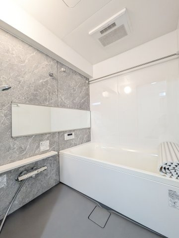 【浴室】 | オリエントハイツ和白II | 雨の日でも洗濯に困らない浴室乾燥機、いつでも暖かいお風呂に入れる追い焚き機能付きのバスルーム