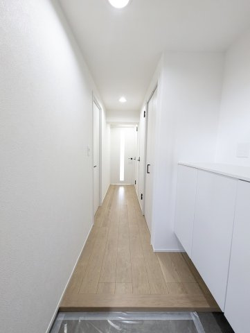 【玄関】 | オリエントハイツ和白II | 収納力に優れた玄関でいつでも片付いた状態でお客様を迎えられます