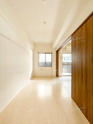 ラフレシーサ医大通りの寝室|クローゼット付の洋室で、風通しも良い寝室です☆