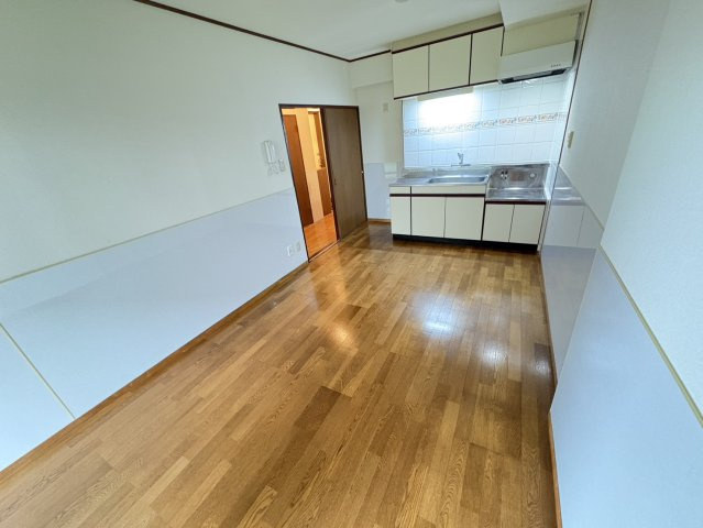 パティオ東菅野コミュニティ2番館の居間・リビング