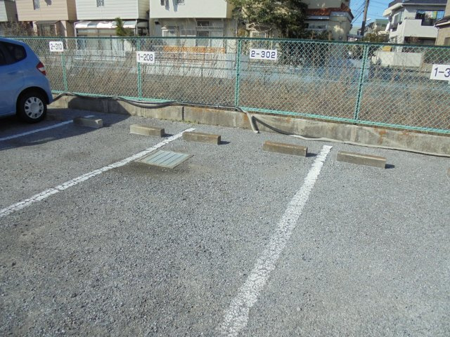 パティオ東菅野コミュニティ2番館の駐車場