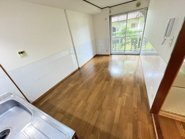 パティオ東菅野コミュニティ2番館の居間・リビング