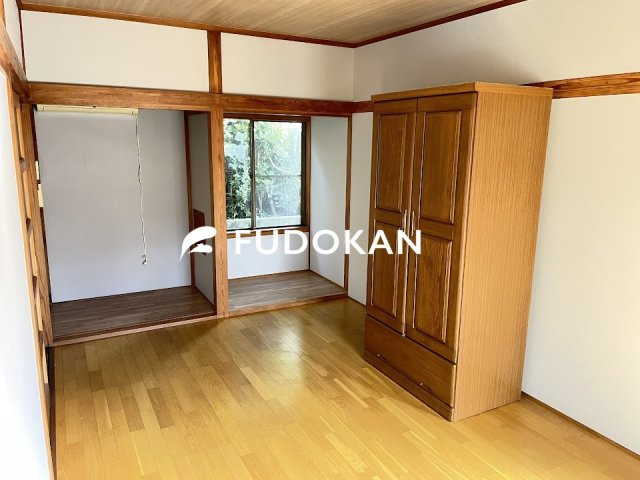 天童市柏木町二丁目【中古住宅】の居間・リビング|家族の団欒の場として家庭を包みます。