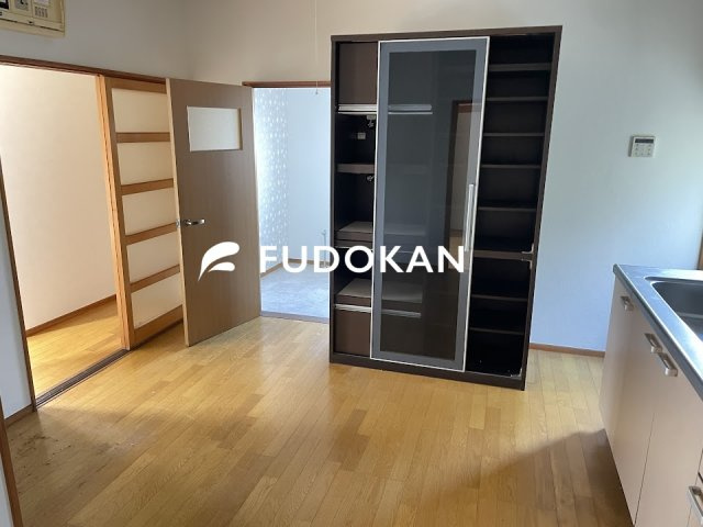 天童市柏木町二丁目【中古住宅】のキッチン|ダイニングキッチンスぺ―スは広々です。