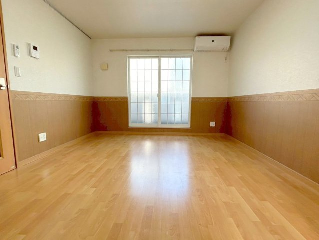 レジュールアッシュ三国本町の居間・リビング