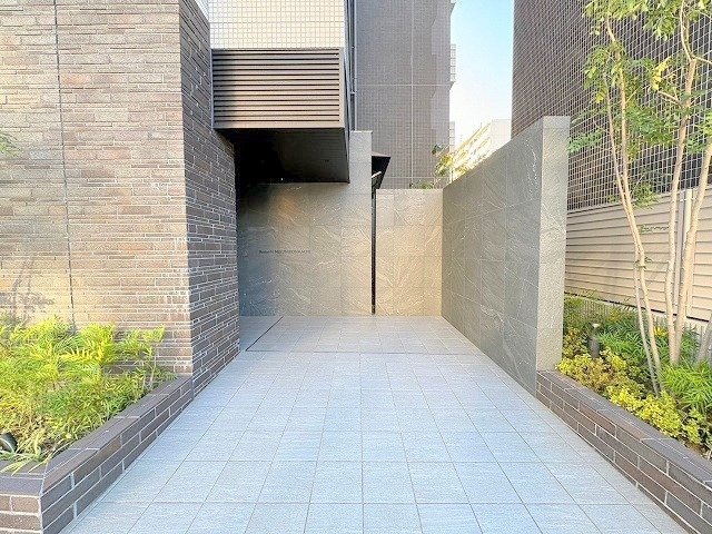 レジュールアッシュ三国本町のエントランス