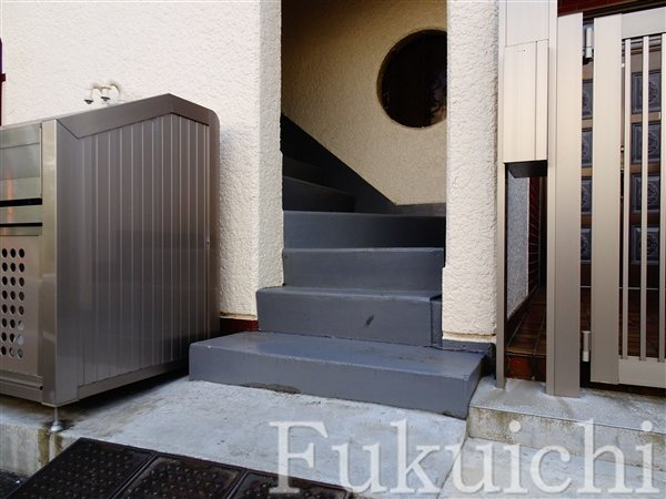 道間マンションのエントランス