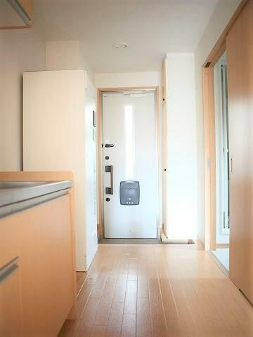 油面パークヴィレッジC棟の玄関