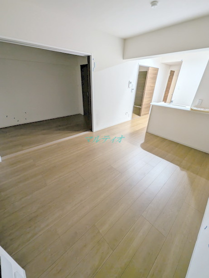 【居間・リビング】 | CASAS GARDEN | 洋室