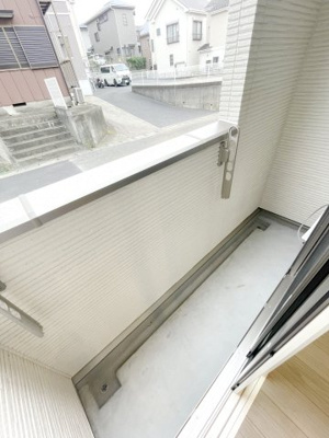 イオン 徒歩2分。ショッピングセンター 110m