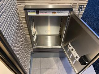 新潟市西区内野西2丁目新築アパートの玄関|宅配ボックス（イメージ）