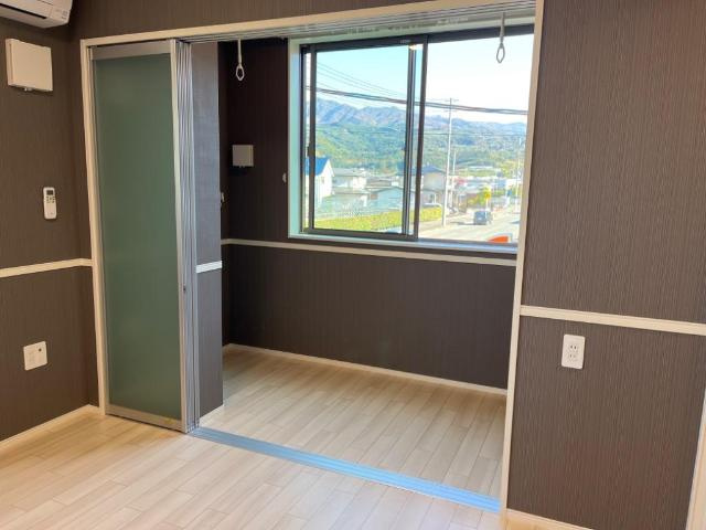 新潟市西区内野西2丁目新築アパートの居間・リビング|インナーテラス（イメージ）