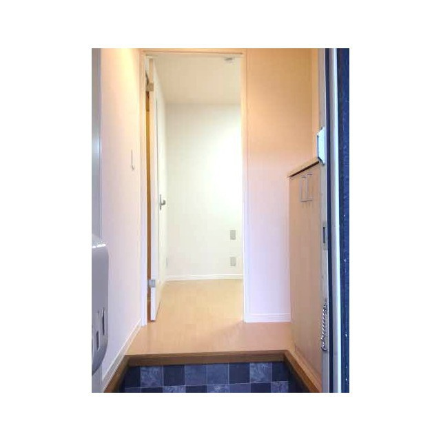 羽島郡岐南町伏屋８丁目のアパートの玄関