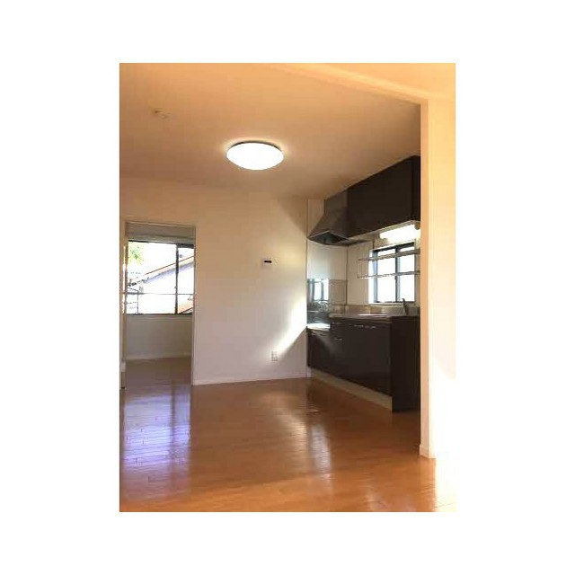 岐阜市日野東３丁目のアパートの居間・リビング