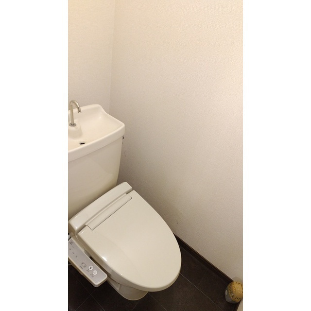 岐阜市中川原３丁目のアパートのトイレ