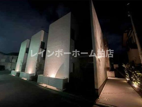 三郷駅徒歩7分！設備充実で快適な暮らし。