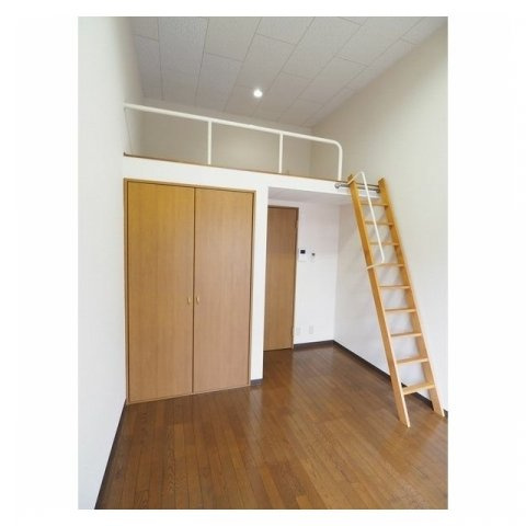 羽島郡笠松町北及のアパートの居間・リビング