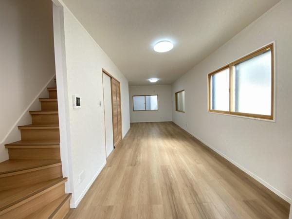 【居間・リビング】 | 明石市田町2丁目　中古戸建