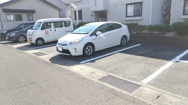 ファームハイツ　ＭⅠの駐車場