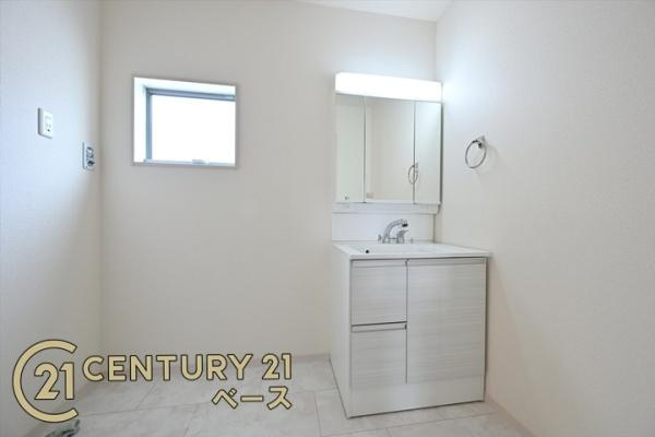 リーブルガーデン二階堂上ノ庄町 ２号棟 ／新築一戸建の内観：施工例|■玄関には大容量シューズボックスを完備！■