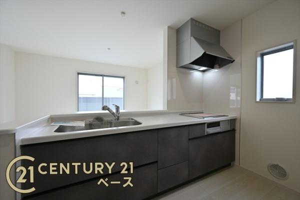 リーブルガーデン二階堂上ノ庄町 ２号棟 ／新築一戸建の内観：施工例|■床は水ハケが良く、乾きやすいのでカビの発生も軽減！嬉しい浴室乾燥機付です！■