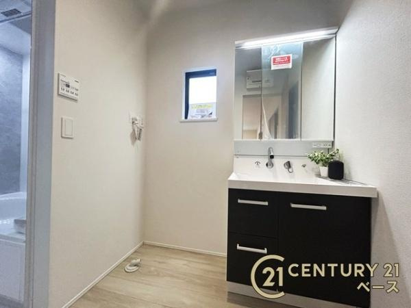 リナージュ古市町 １号棟 ／新築一戸建の内観：施工例|■１・２階ともに『節水省エネ仕様シャワートイレ』を採用しています！■