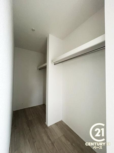 リナージュ古市町 １号棟 ／新築一戸建の収納|■広々としたウォークインクローゼットを完備！大きな荷物も楽々収納！