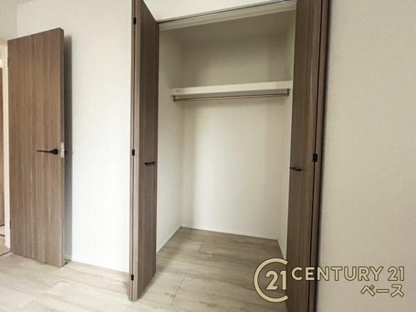 リナージュ古市町 １号棟 ／新築一戸建の収納|冬物のコートや季節のものなどたくさんしまえる広さ！