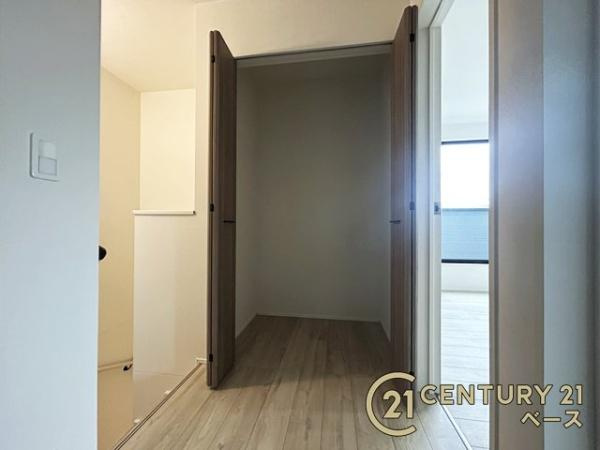 リナージュ古市町 １号棟 ／新築一戸建の収納|■２階廊下にも収納があり、たくさん物がしまえます！