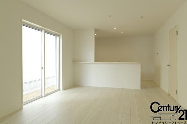 リナージュ古市町 １号棟 ／新築一戸建の内観：施工例|■家計と環境に優しい！一部窓には断熱性・保温性に優れたペアガラスを使用しています！■