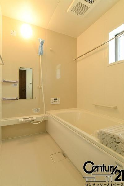 リナージュ古市町 １号棟 ／新築一戸建の内観：施工例|■ゆったり１坪サイズの浴室！キッチンとの通話機能もあり、コミュニケーションも充実！■