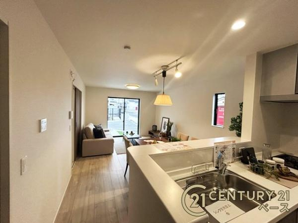 リナージュ古市町 １号棟 ／新築一戸建のキッチン|■現地撮影写真■家族とのコミュニケーションがとりやすい人気のカウンターキッチン！