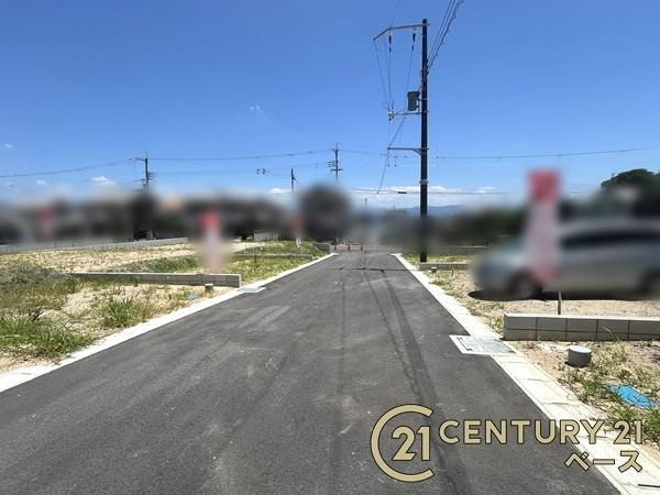 生駒郡斑鳩町龍田南６丁目の売地の前面道路含む現地写真|■現地撮影写真■ 前面道路は６ｍ以上と広くゆったりしています！