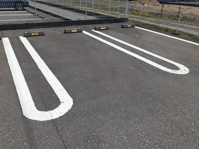 サラール　Ⅱの駐車場|駐車場に車を止められます