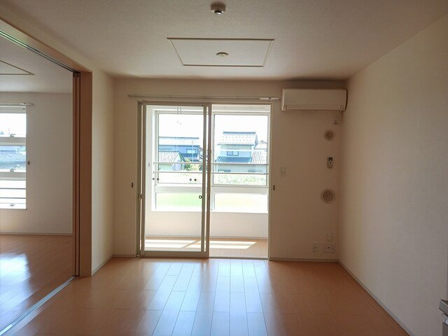 サン・ルルドⅡの居間・リビング|ゆったりとしたリビングです