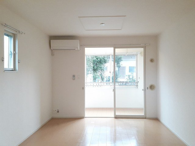 アンセリアⅣの居間・リビング|こちらのリビングで趣味の時間をお楽しみください